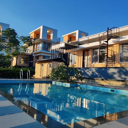 Royal Meadows Igatpuri 2Bhk Poolside Villa ภายนอก รูปภาพ