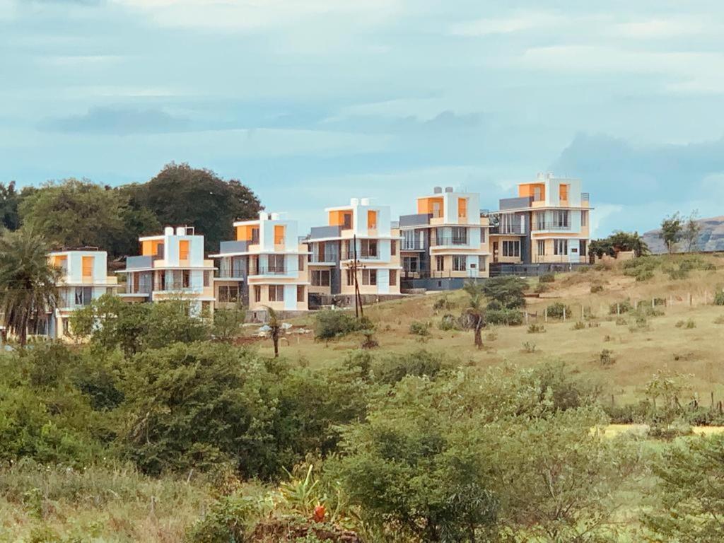 Royal Meadows Igatpuri 2Bhk Poolside Villa ภายนอก รูปภาพ