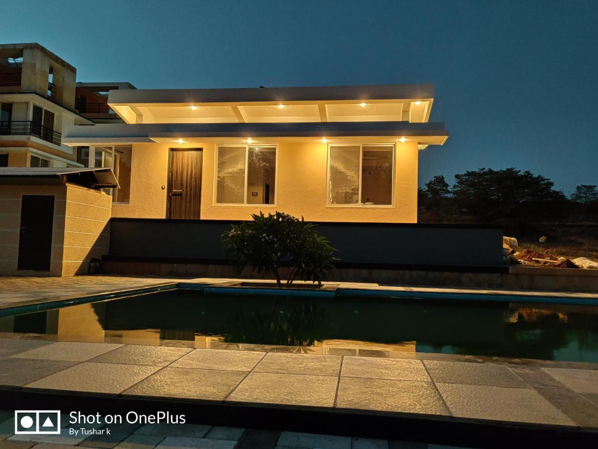 Royal Meadows Igatpuri 2Bhk Poolside Villa ภายนอก รูปภาพ