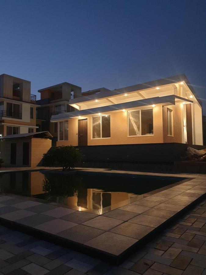Royal Meadows Igatpuri 2Bhk Poolside Villa ภายนอก รูปภาพ