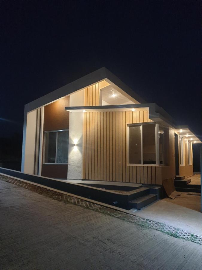 Royal Meadows Igatpuri 2Bhk Poolside Villa ภายนอก รูปภาพ