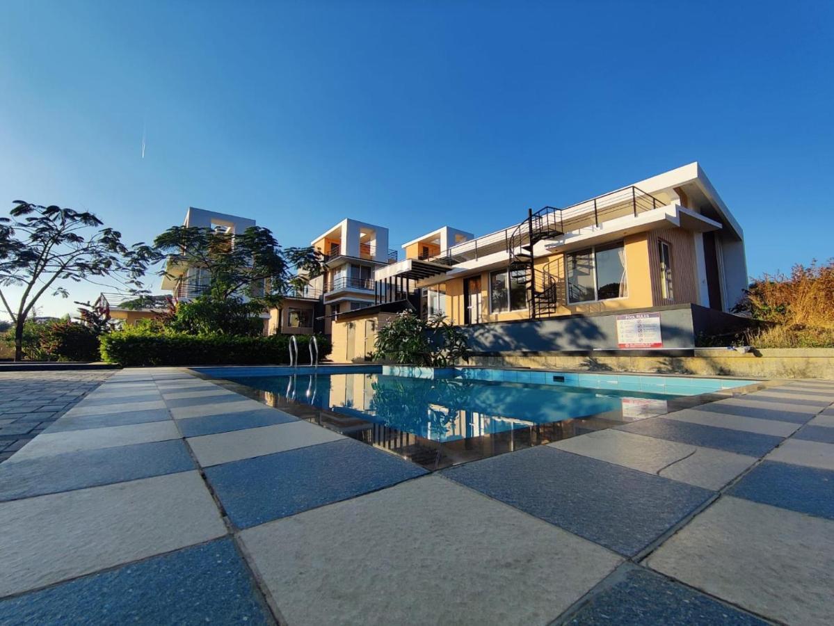 Royal Meadows Igatpuri 2Bhk Poolside Villa ภายนอก รูปภาพ