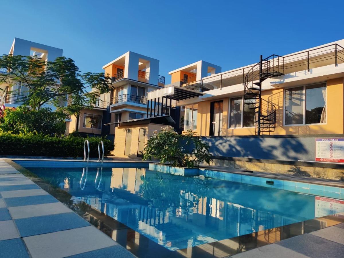 Royal Meadows Igatpuri 2Bhk Poolside Villa ภายนอก รูปภาพ